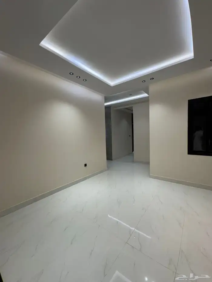 للبيع دور اول بتأسيس شقه حي الجنادريه 5