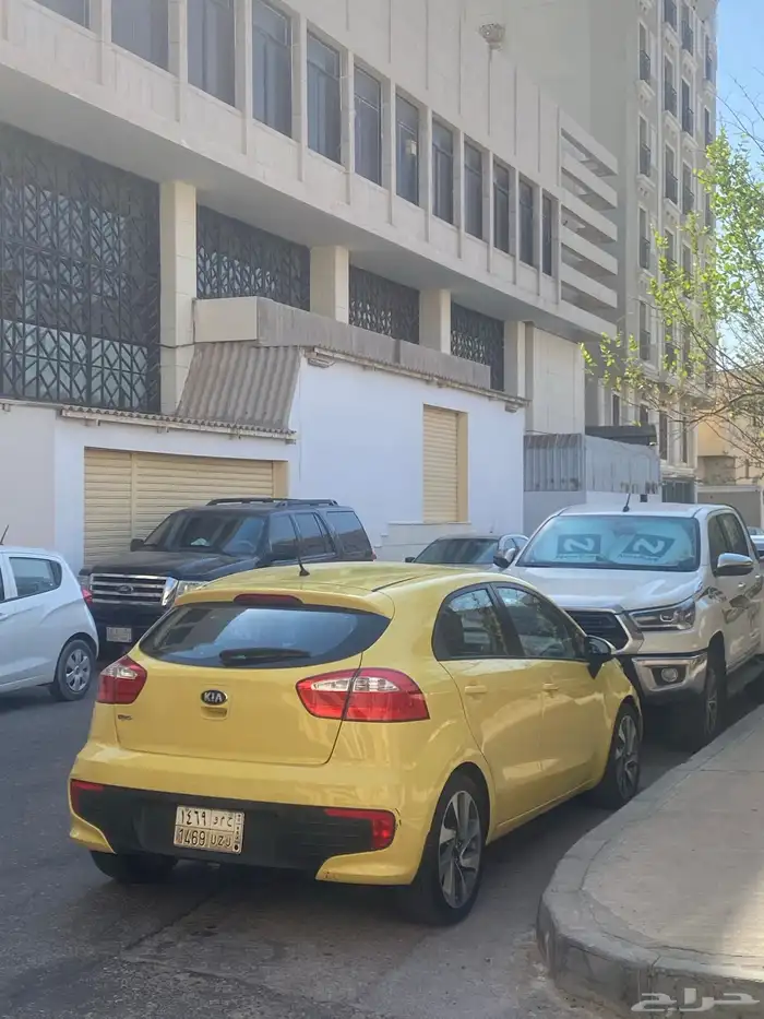 ريو هاتشباك اصفر فل كامل 2015 10