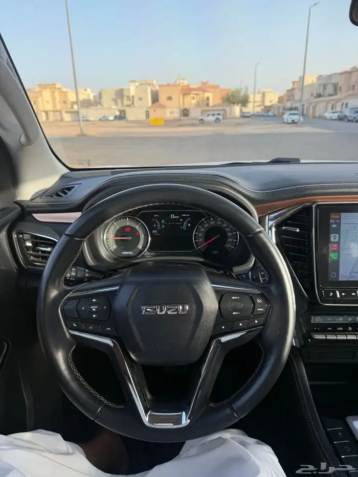 يو ام اكس 2022 27