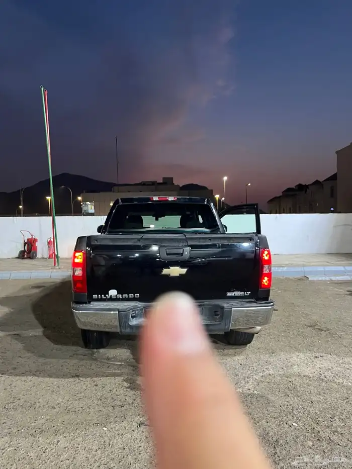للبيع سلفرادو اسود مجدد ومفحوص 2