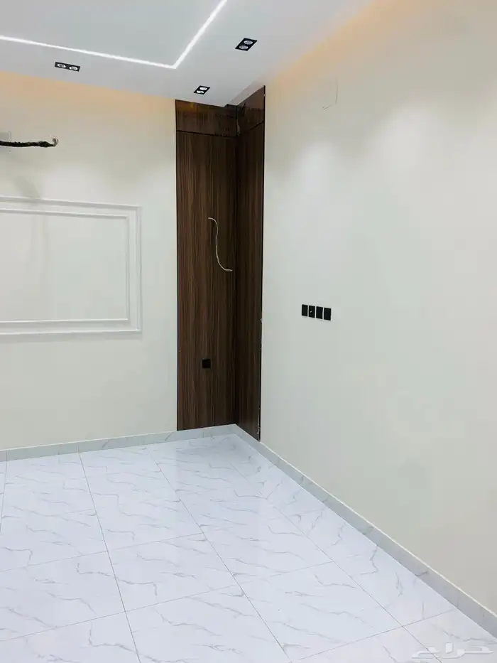 البيع شقق ارضي بحوش مداخل سيارة موقع متميز جدا وسط الخدمات 18