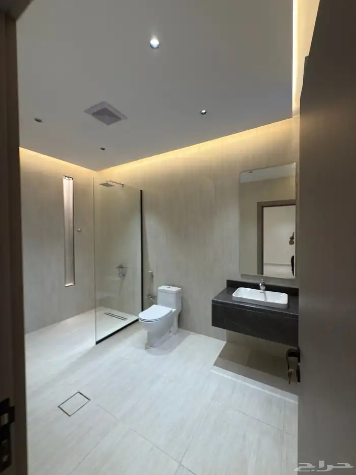 للبيع فلل مودرن بتصميم حديث بموقع مميز ومكتمل الخدمات 22