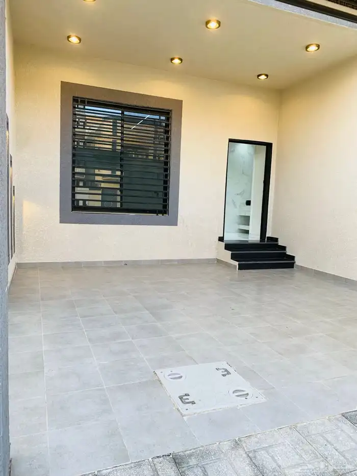 البيع شقق ارضي بحوش مداخل سيارة موقع متميز جدا وسط الخدمات 6