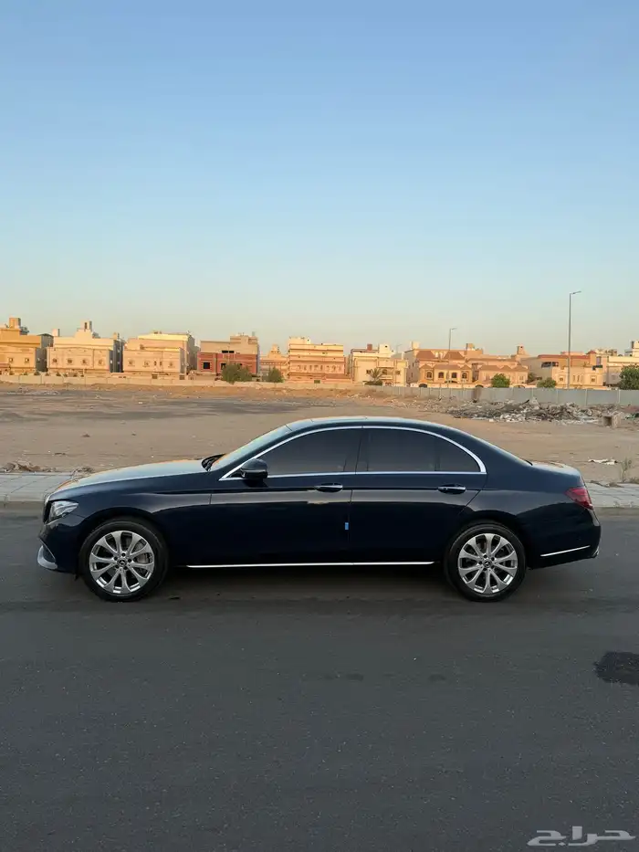 مرسيدس للبيع E300 اللون كحلي 2020 ممشى قليل 1
