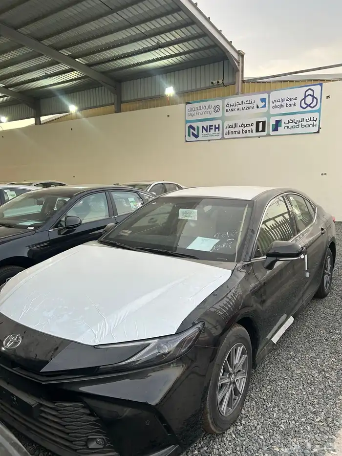 كامري 2025 أسود ستاندر (E) 0