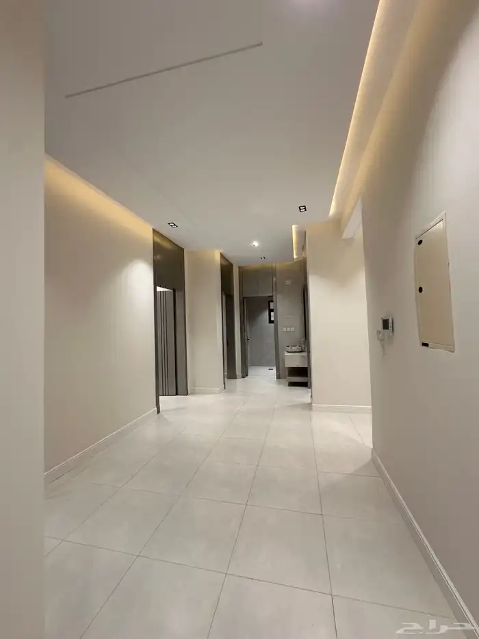 ادوار علويه بسطح خاص وبلكونه مساحه 270 م ابها حي حطين 15
