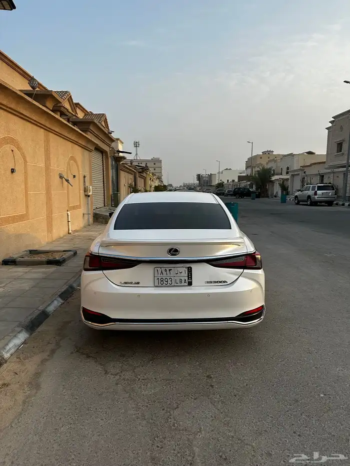 لكزس es 2020 هايبرد 300 h للبيع 5