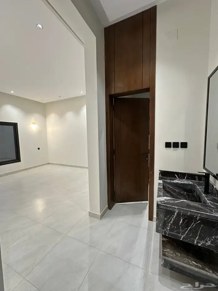 للبيع ارواف ارضيه وعلويه بأبها المحاله720 الف 7