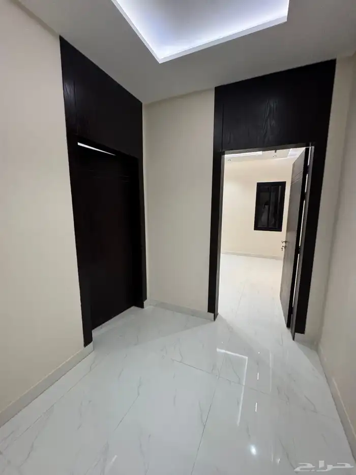 للبيع دور اول بتأسيس شقه حي الجنادريه 10