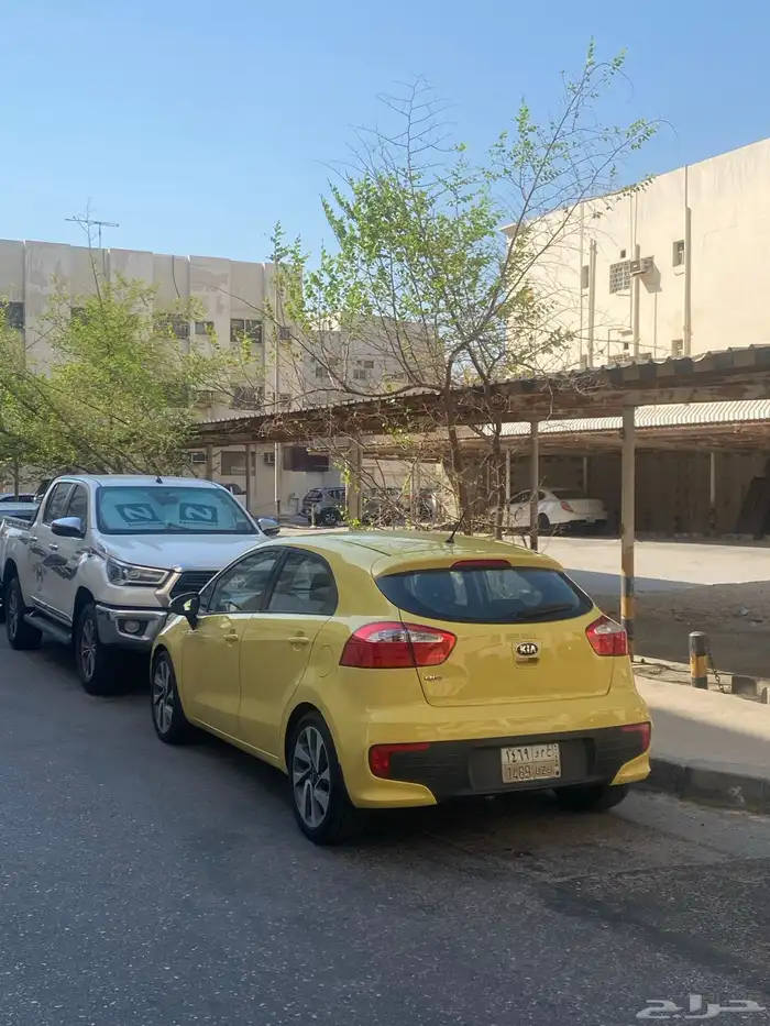 ريو هاتشباك اصفر فل كامل 2015 9