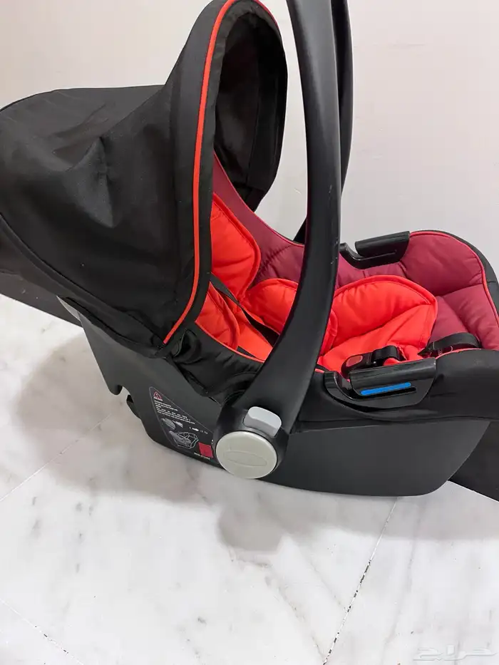 سرير اطفال و كارسيت كرسي سيارة و هزاز اطفال و عربية اطفال 6