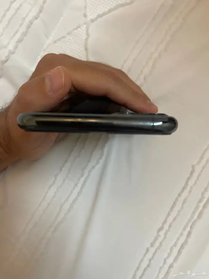 للبيع جوال ايفون 11 برو ماكس 64 قيقا نظيف 6
