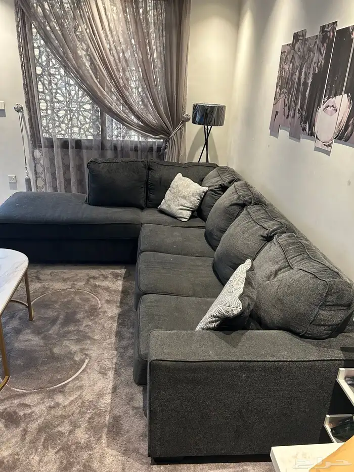 كنب زاوية بحرف L مع طقم طاولات و كرسي جانبي  للبيع المستعجل 3