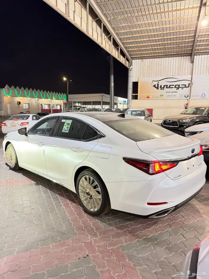 لكزس ES350 فئة DD بنزين 2025 3