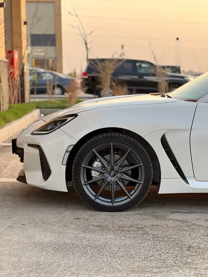 سوبارو BRZ 2024 14
