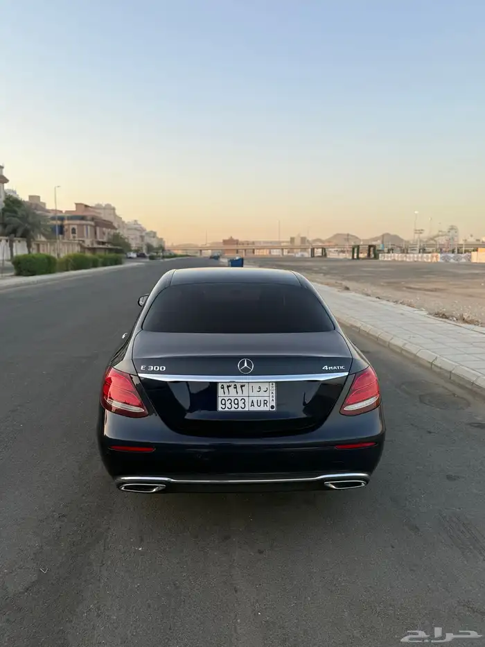 مرسيدس للبيع E300 اللون كحلي 2020 ممشى قليل 2