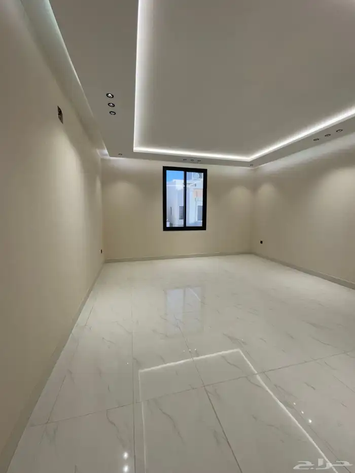 للبيع دور اول بتأسيس شقه حي الجنادريه 9