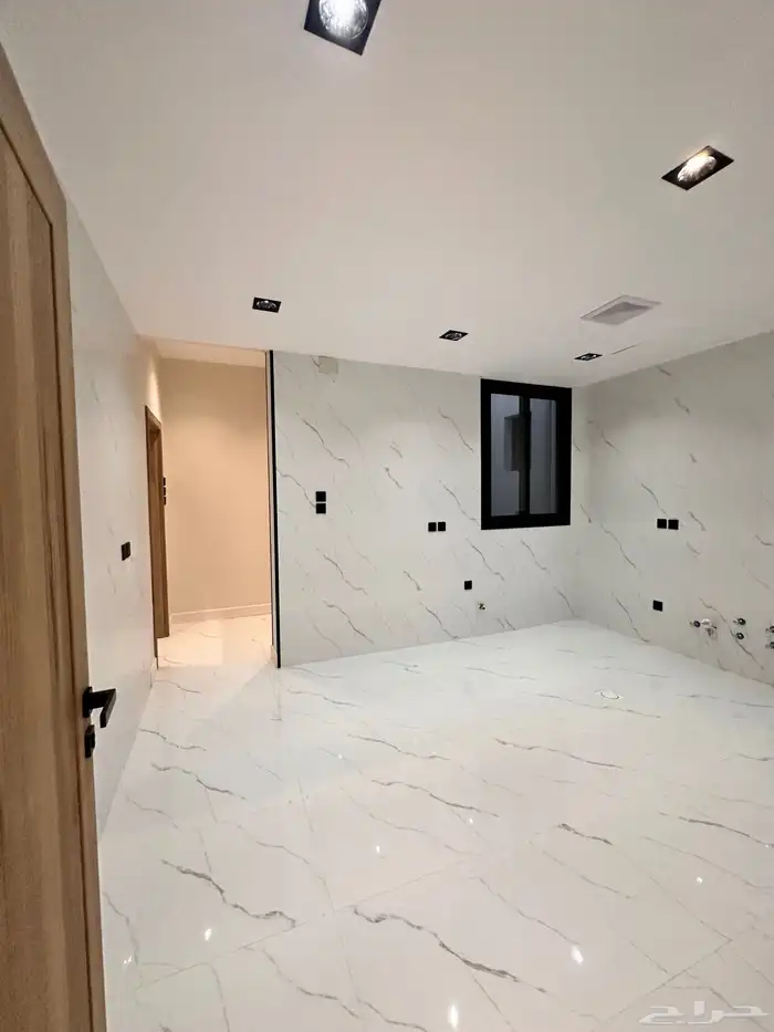 للبيع شقق وسيعه فاخره جدا موقع متميز 11