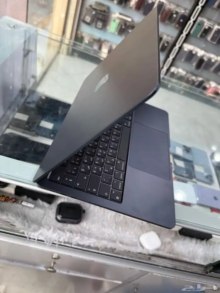ماك بوك اير M3 256 قيقا 4