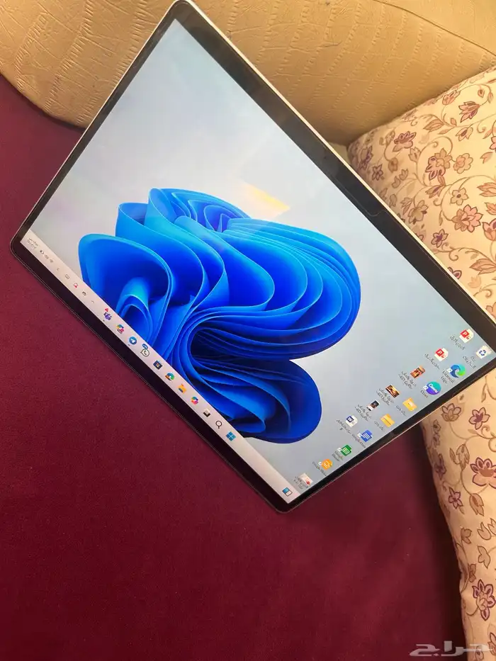 جهاز مايكروسوفت سيرفس 8 3