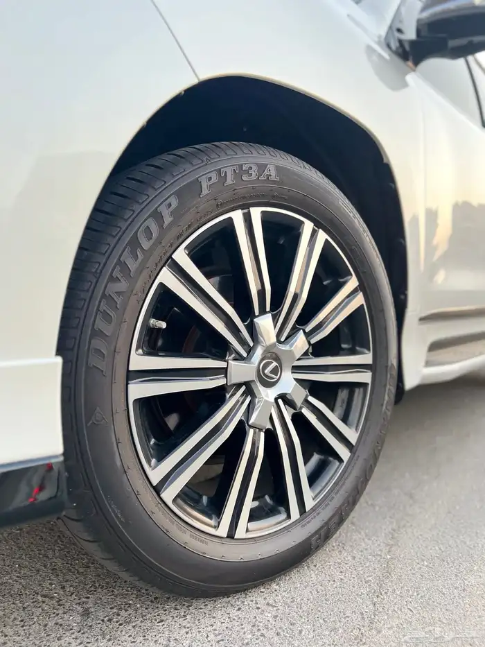 جيب لكزس LX570 فلDD ممشى قليل 2021 قمة النظافة سعودي وكالة 2