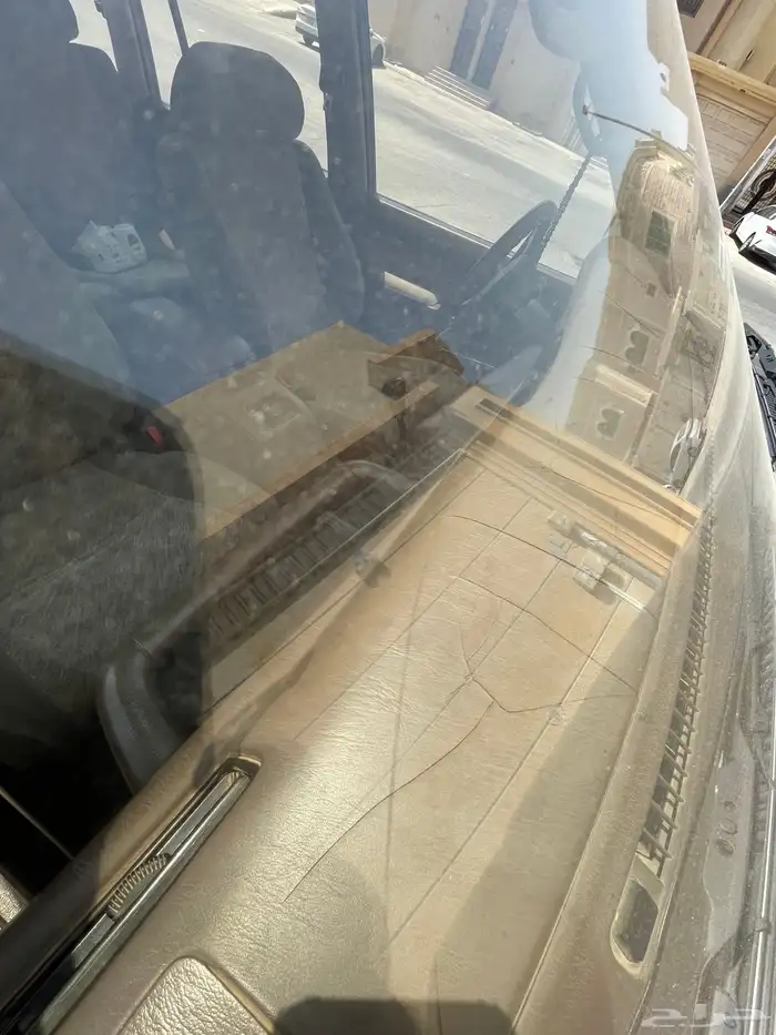 صالون تويوتا لاندكروزر VX-R 1996 4