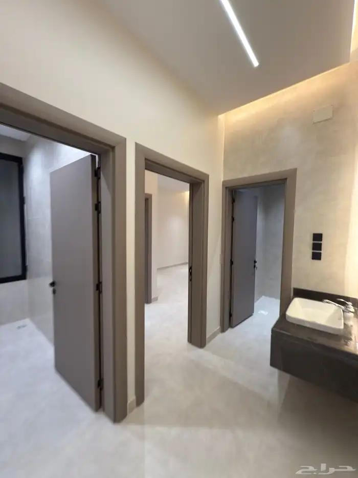 للبيع فلل مودرن بتصميم حديث بموقع مميز ومكتمل الخدمات 29