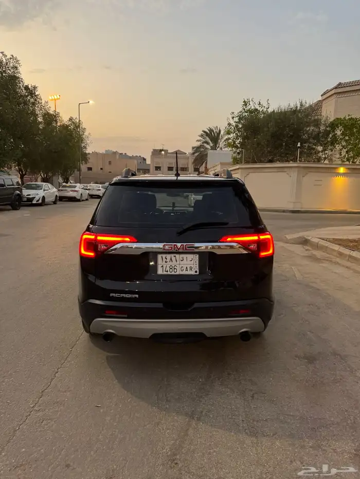 جي ام سي اكاديا 2018 3