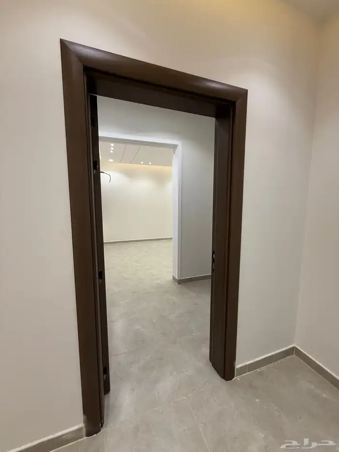 للبيع شقق أرضيه وعلويه بحى الضيافه طريق ابها الخميس 21