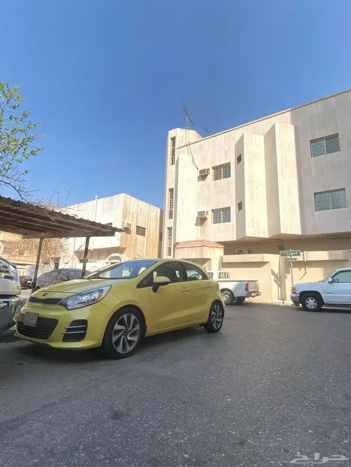 ريو هاتشباك اصفر فل كامل 2015 4