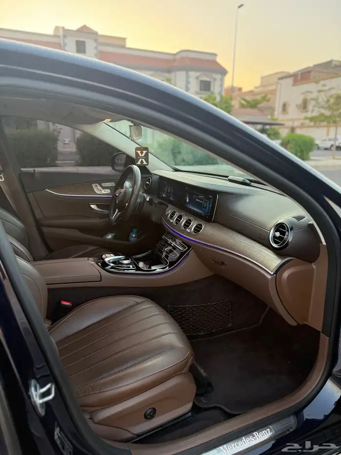 مرسيدس للبيع E300 اللون كحلي 2020 ممشى قليل 4