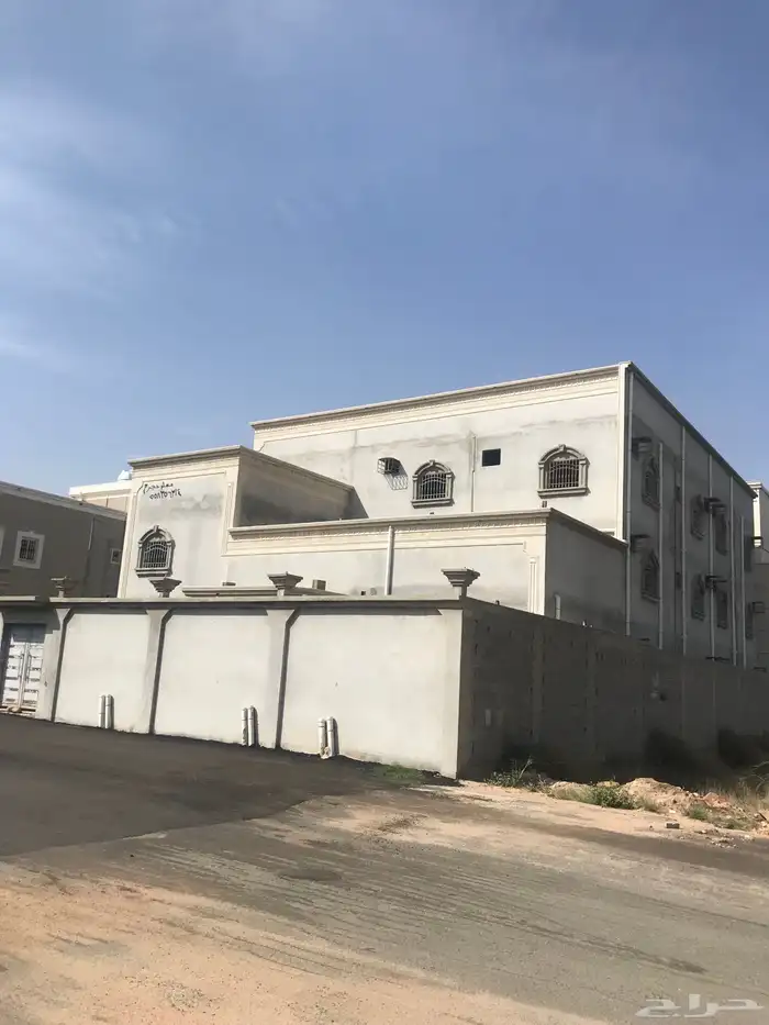 للبيع عمارة دور وخمس شقق 0