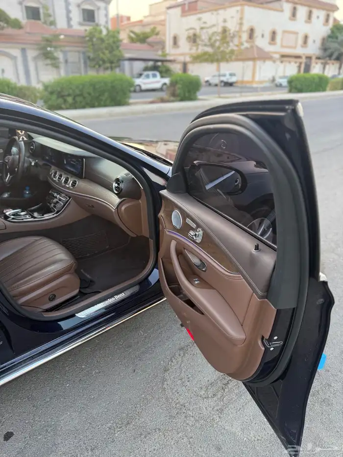 مرسيدس للبيع E300 اللون كحلي 2020 ممشى قليل 9