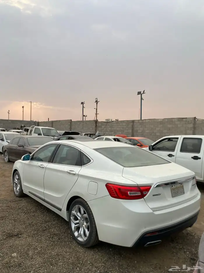 جيلي GT البيع لامانع بالبدل بأفالون أو سياره مناسب 3