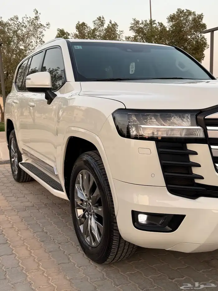 للبيع لاندكروزر GXR L5 7
