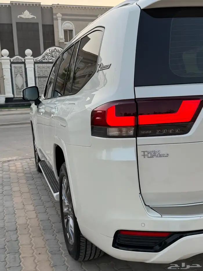 للبيع لاندكروزر GXR L5 9