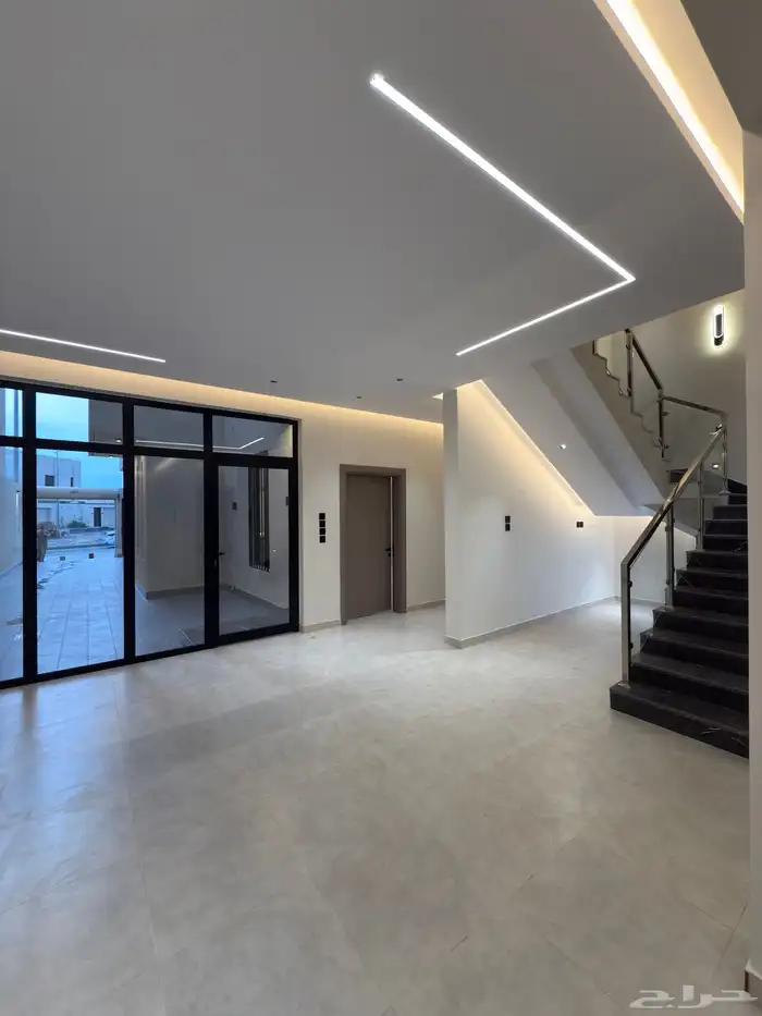 للبيع فلل مودرن بتصميم حديث بموقع مميز ومكتمل الخدمات 14
