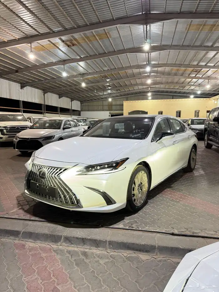 لكزس ES350 فئة DD بنزين 2025 0