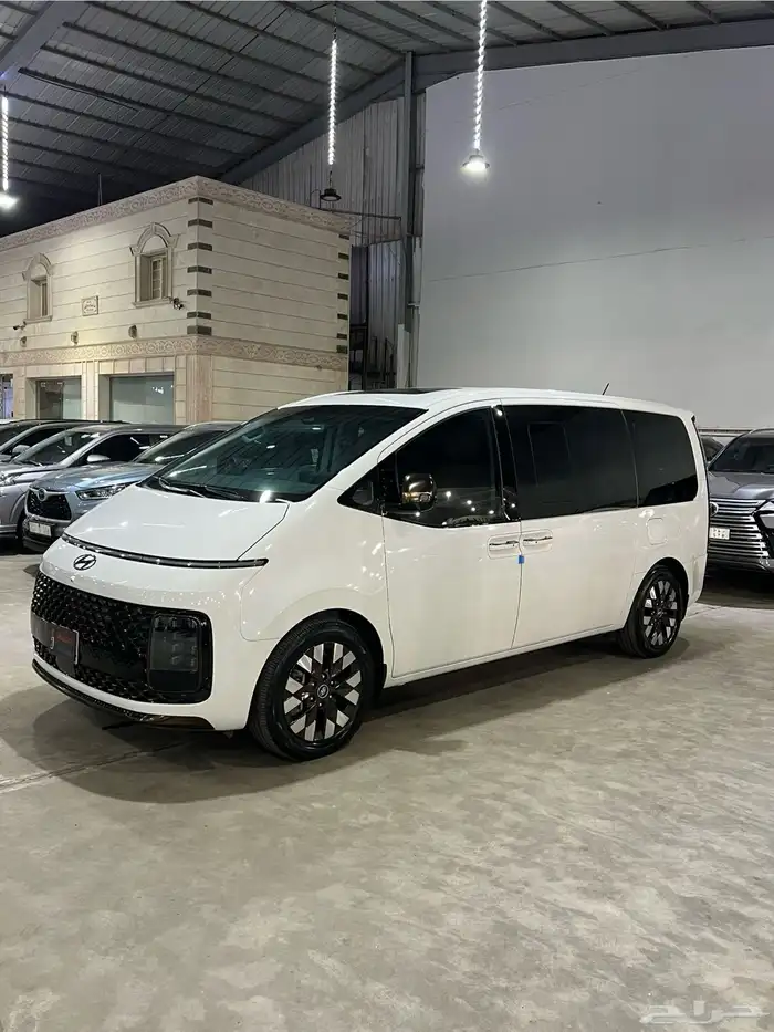 هيونداي ستاريا 2024 فل كامل شبه جديد 1