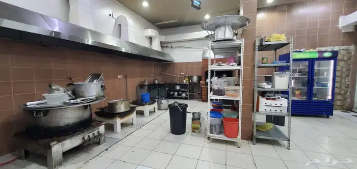 مطعم مطبخ مجبوس للبيع بجميع اغراضه 10
