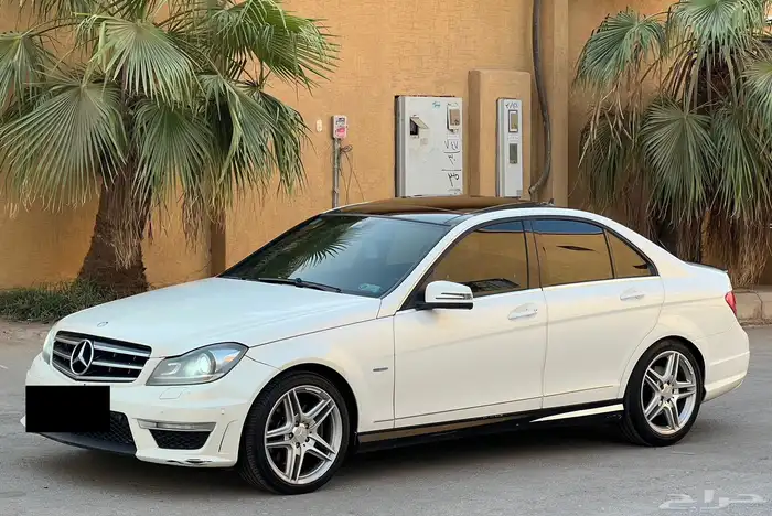 مرسيدس C300 2012 (بحالة ممتازة) 1
