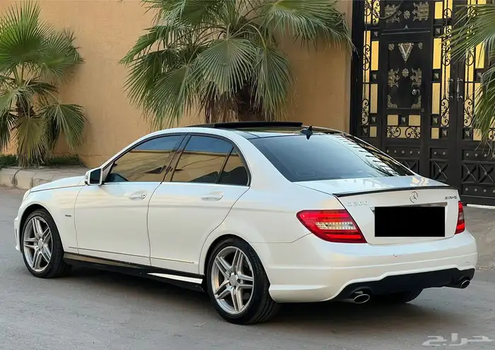 مرسيدس C300 2012 (بحالة ممتازة) 8