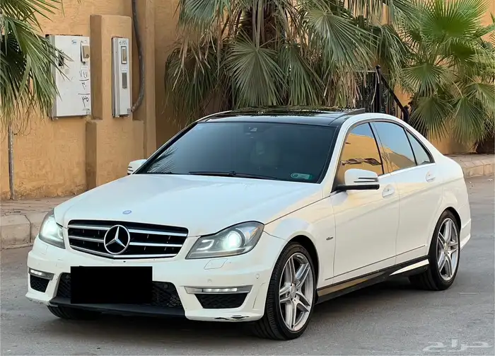 مرسيدس C300 2012 (بحالة ممتازة) 0