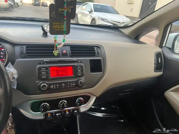 كيا ريو هاتشباك 2015 1