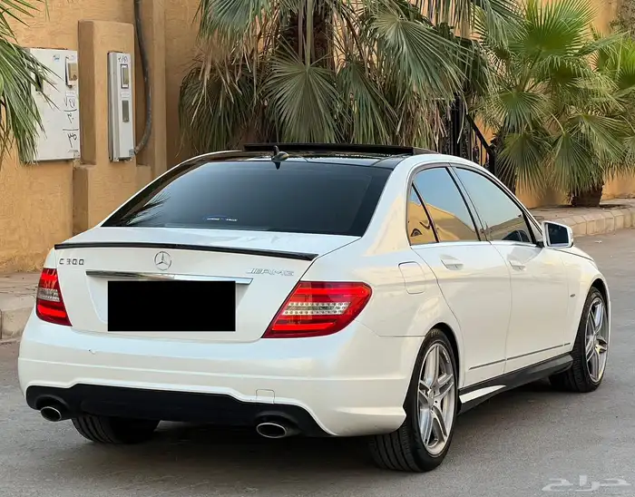 مرسيدس C300 2012 (بحالة ممتازة) 4