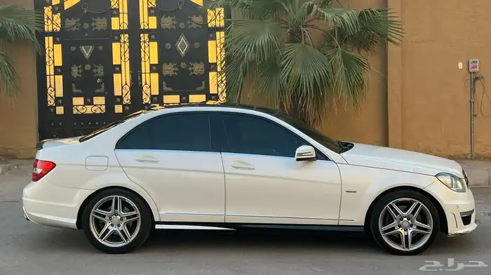 مرسيدس C300 2012 (بحالة ممتازة) 5