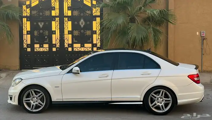 مرسيدس C300 2012 (بحالة ممتازة) 6