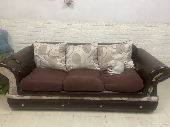 كنب مستعمل و خشب بقايا غرفة نوم اطفال للبيع بسعر رمزي 1