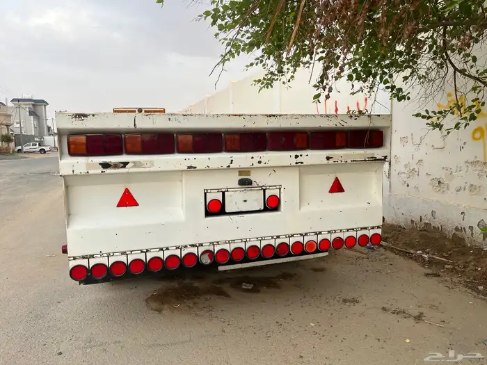سطحه مصنع الأطلس اماراتي مديلها 2003. الطول 12ونص. القاعد 4
