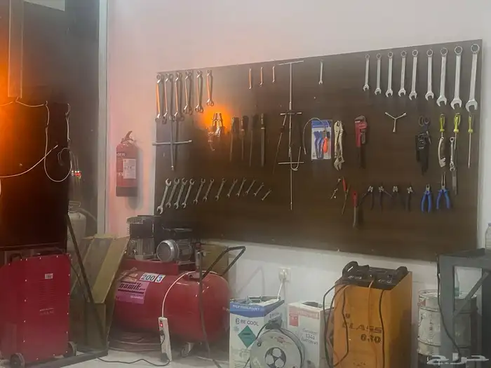 اغراض محل كهربائي بجميع محتوياته للبيع 2